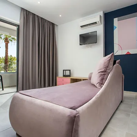 Madison Boutique, 2* Φαληράκι