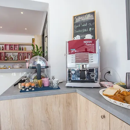 Madison Boutique, 2*