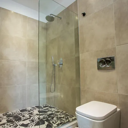 Madison Boutique, 2*