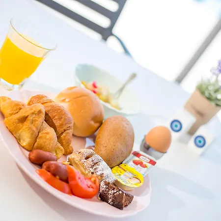 Madison Boutique, فاليراكي