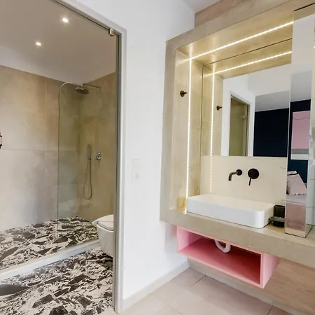 Madison Boutique, 2*