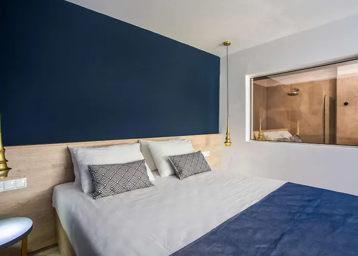 Madison Boutique, 2*