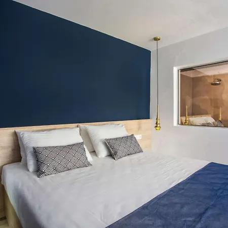 Madison Boutique, 2*