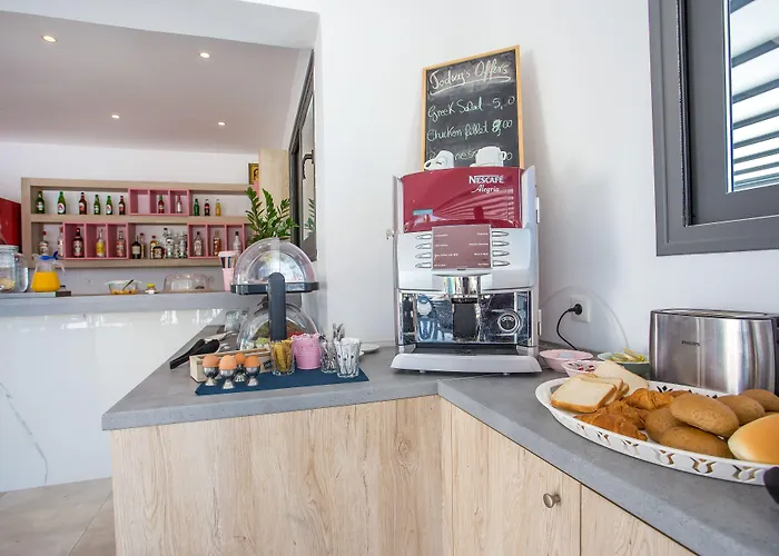 Madison Boutique, 2*